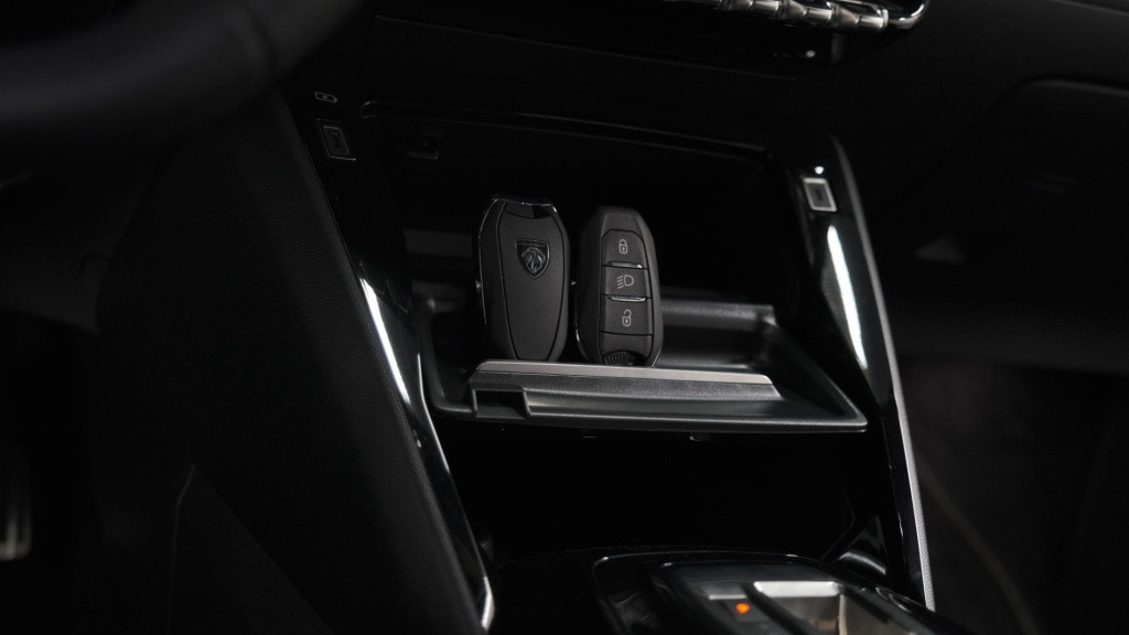 Peugeot 2008 puretech 130 eat8 gt | 360 camera | adaptieve cruise control |