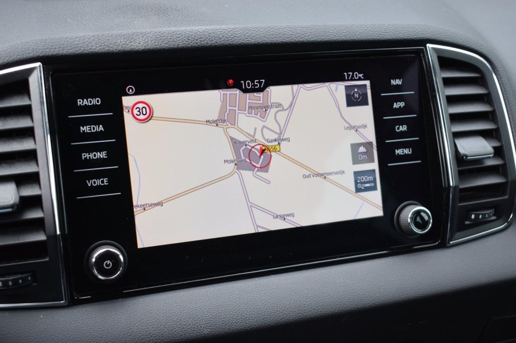 Skoda Karoq 1.5 tsi act | leder | trekhaak | camera | apple carplay | andro