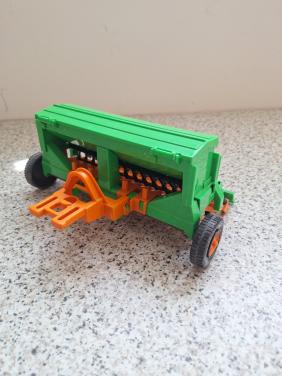 Bruder amazone zaaimachine