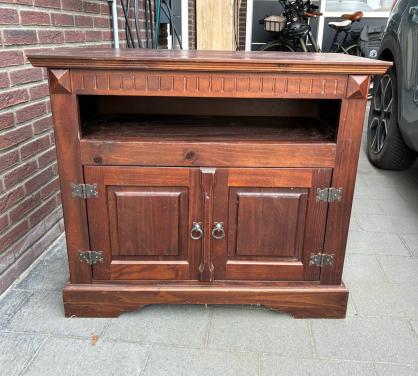 TV kastje gratis