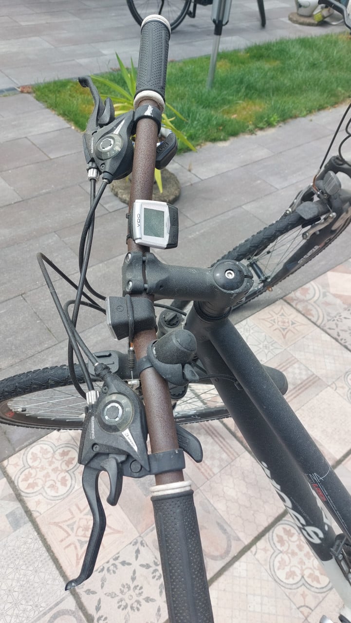 Op te knappe 2 sportieve stadsfietsen