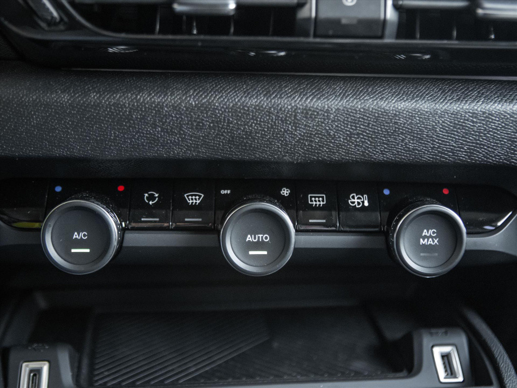 Citroen C4 1.2 hybrid 136pk e-dcs6 plus automaat | camera | park. sensoren 