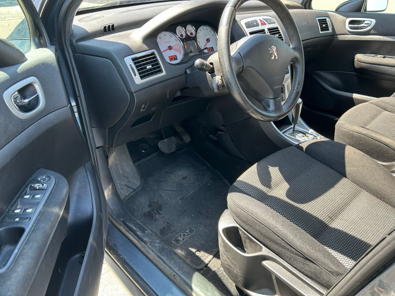 Peugeot 307 SW 2.0-16V Pack Automaat Panorama Dak Uit te breiden naar 7zit!