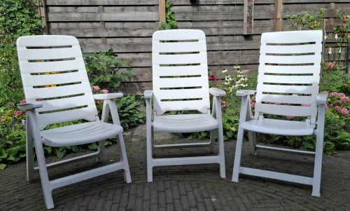 Gratis afhalen 3 verstelbare kunststof tuinstoelen GERESERVEERD