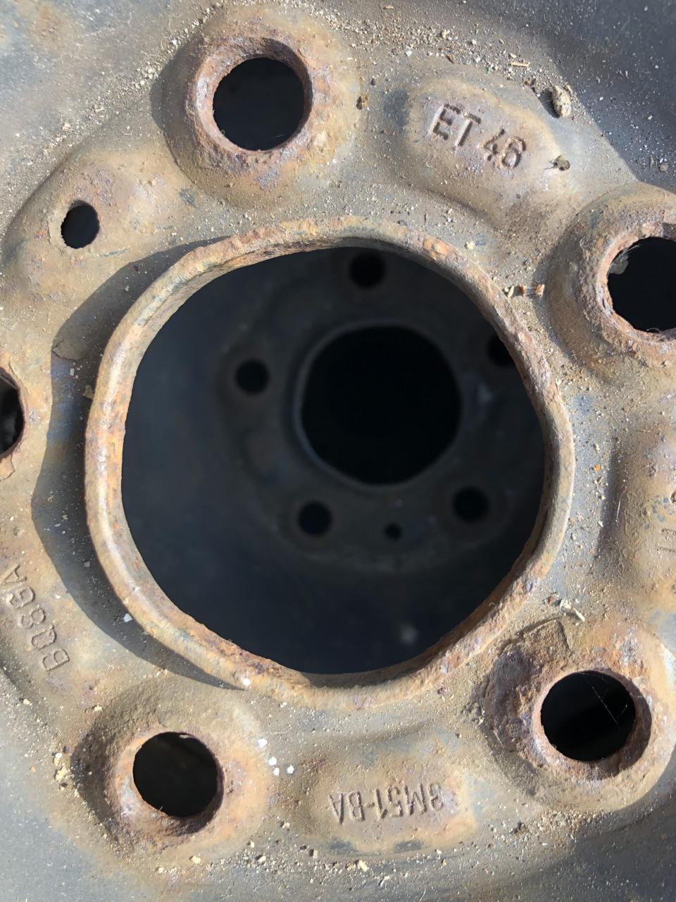 Stalen velgen met banden volvo ford