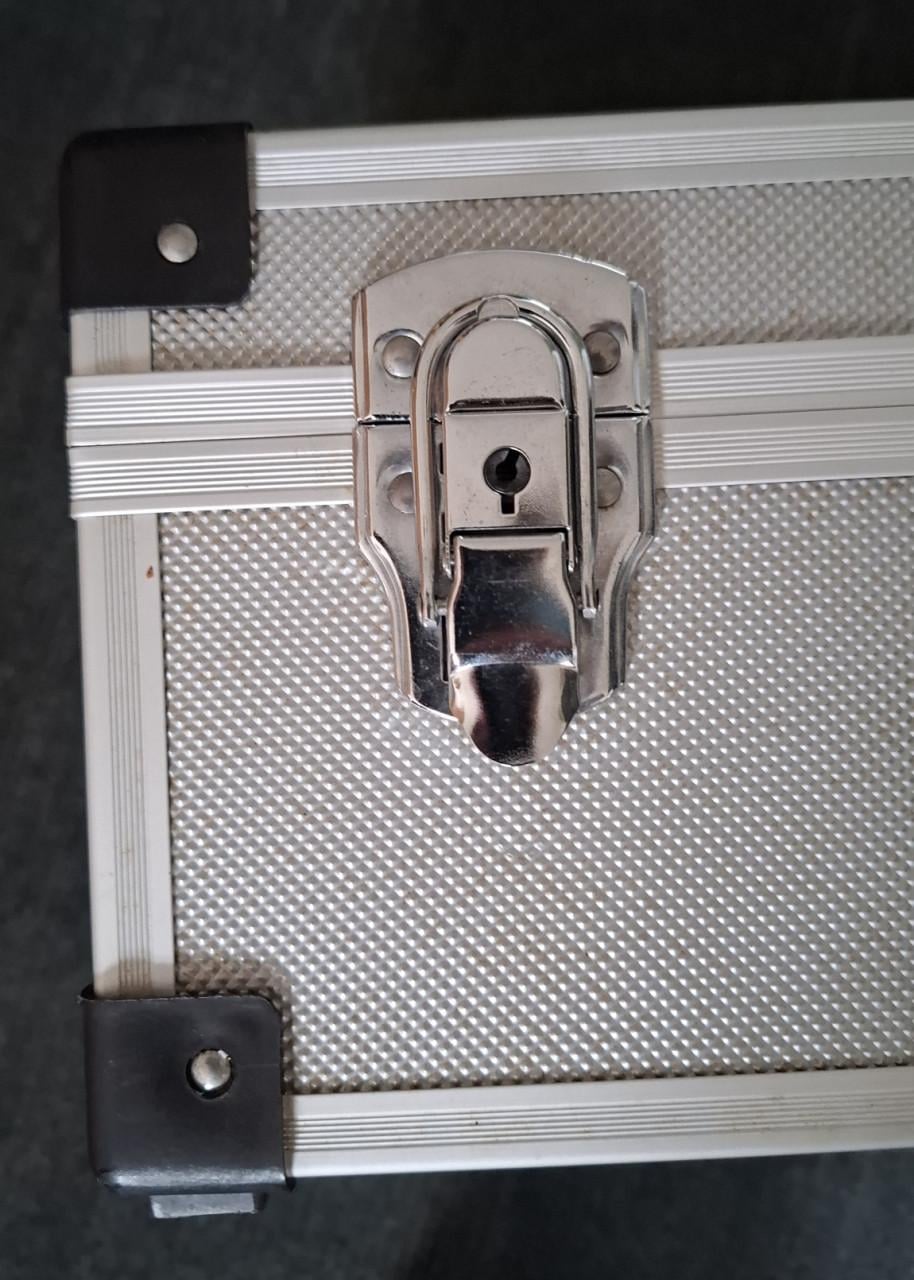 Twee Aluminium attaché koffertjes van verschillende afmeting