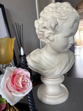 Gipsen sculptuur Jongens buste