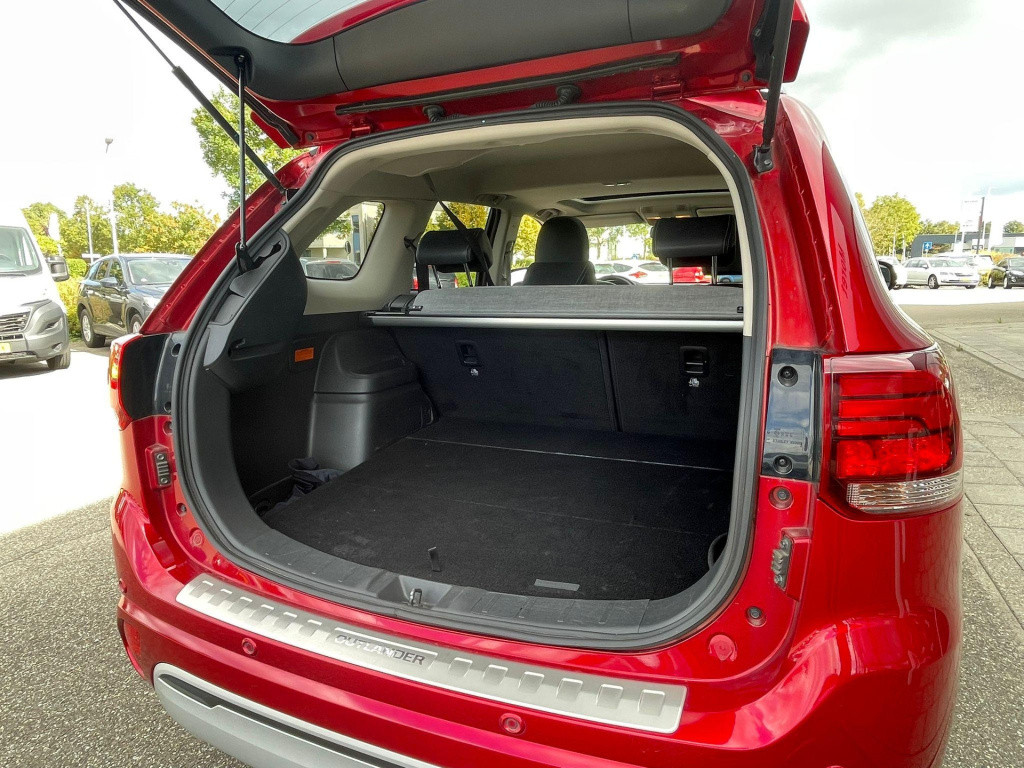 Mitsubishi Outlander 2.4 phev intense+ plug in hybride automaat