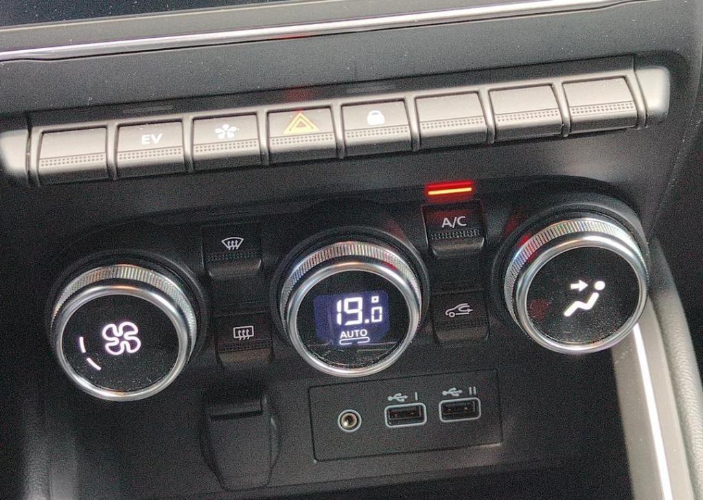 Renault Clio 1.6 e-tech full hybrid 145 techno - demo