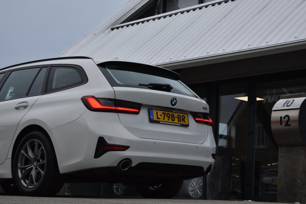 BMW 3-serie touring 318i high executive sport line | trekhaak | apple carpl