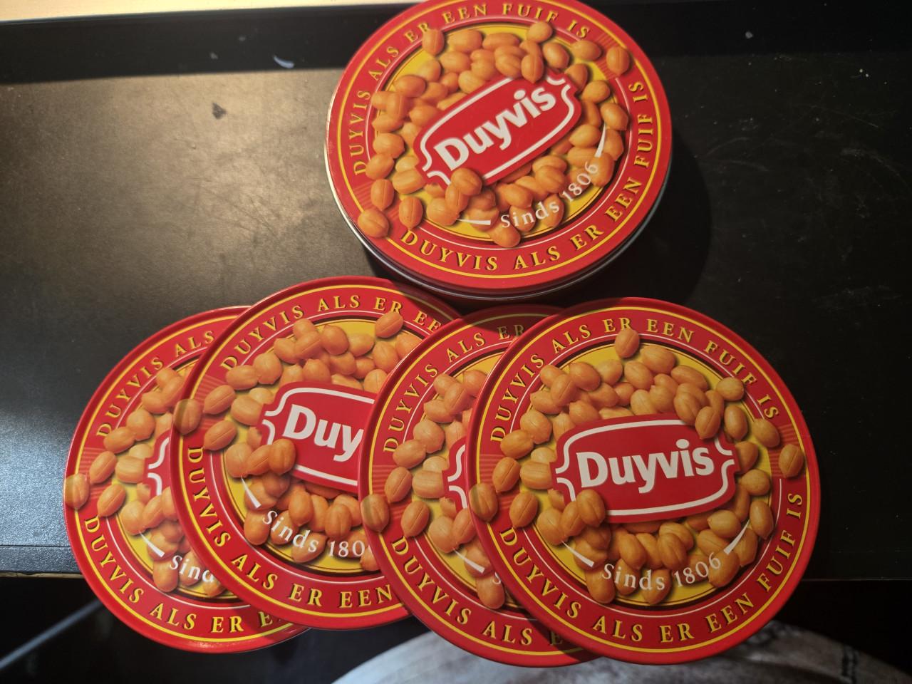 Blikje met 4 onderzetters van het merk Duyvis Ø 9.5cm