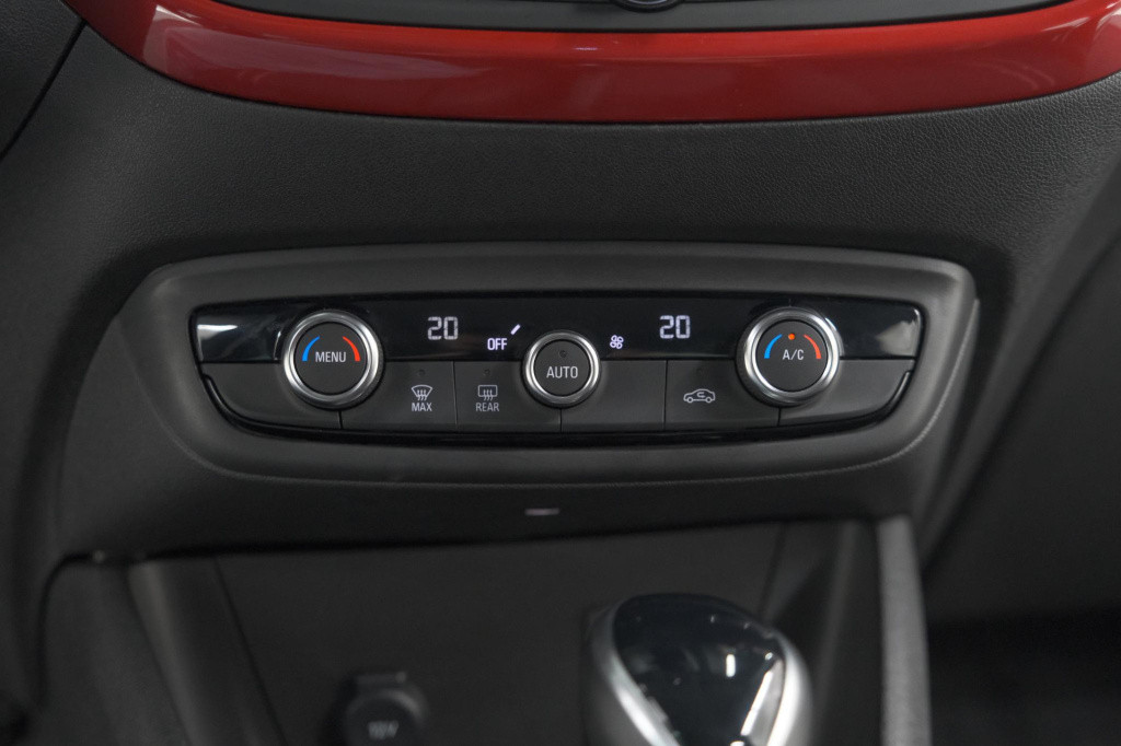 Opel Crossland X turbo 130 level 4 | camera | dodehoekdetectie | navigatie 