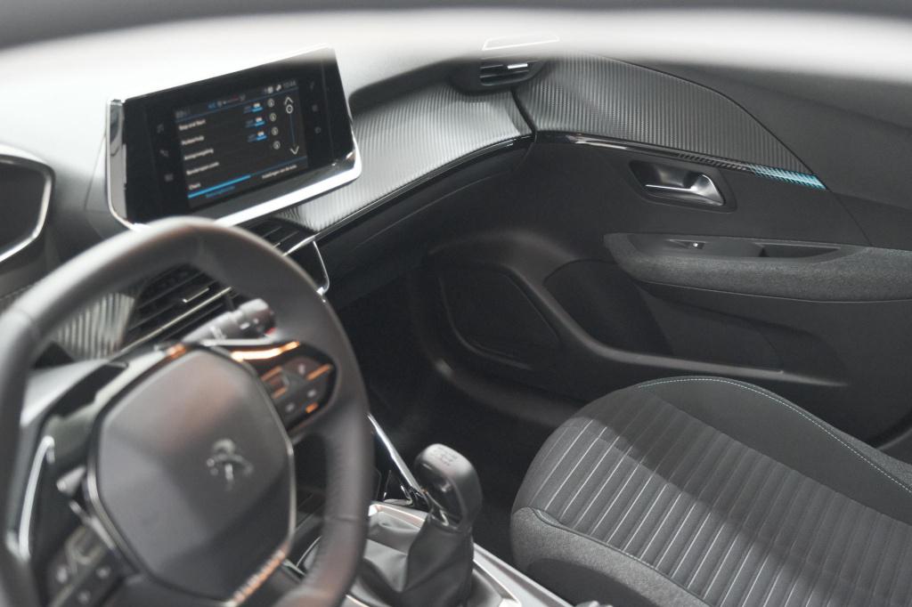 Peugeot 208 1.2 puretech style | parkeersensoren | navigatie | apple carpla