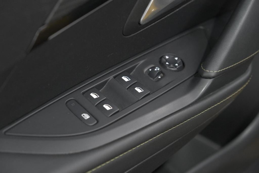 Peugeot 208 puretech 100 eat8 gt-line | camera | keyless entry | navigatie 