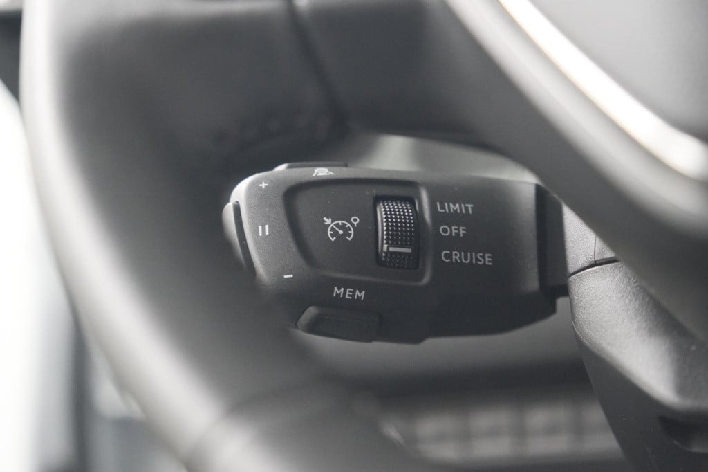 Peugeot 208 puretech 100 allure | adaptieve cruise control | camera | apple