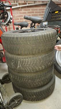 Winterbanden 185/65R15  met velgen steekmaat 4x100