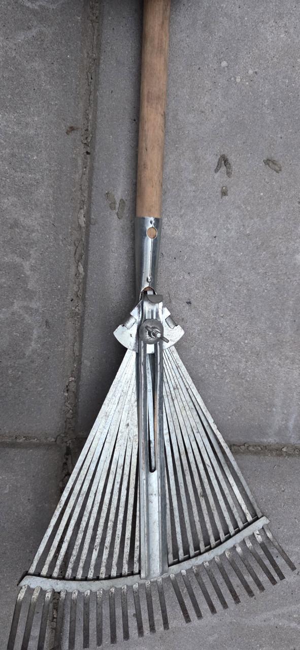 Bladhark met houten steel
