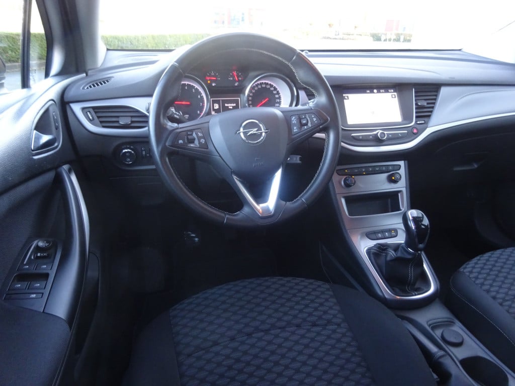 Opel Astra sports tourer 1.2 business edition navi / trekhaak / cruise cont