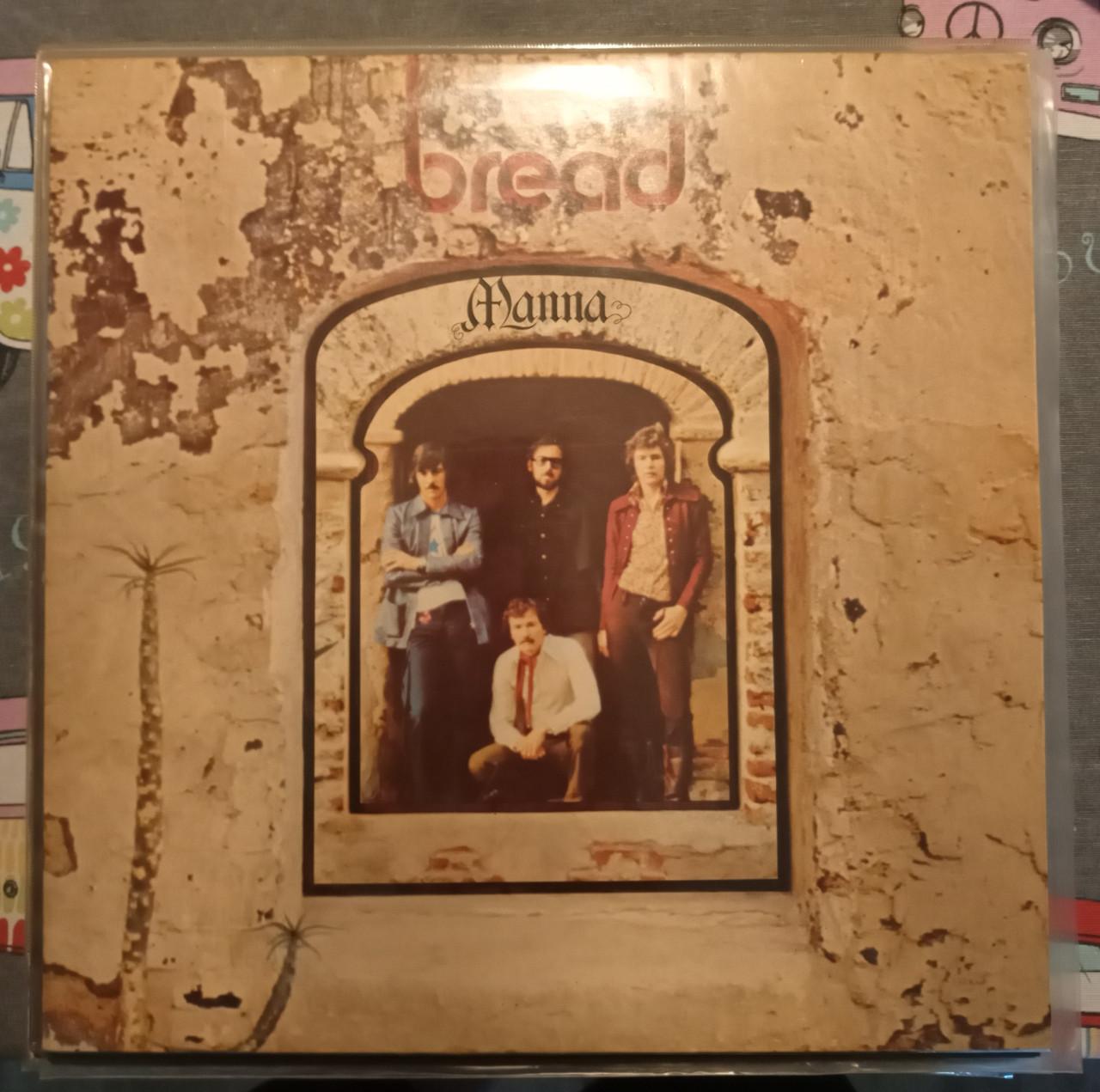 LP. Bread - Manna. Vinyl en hoes prima.