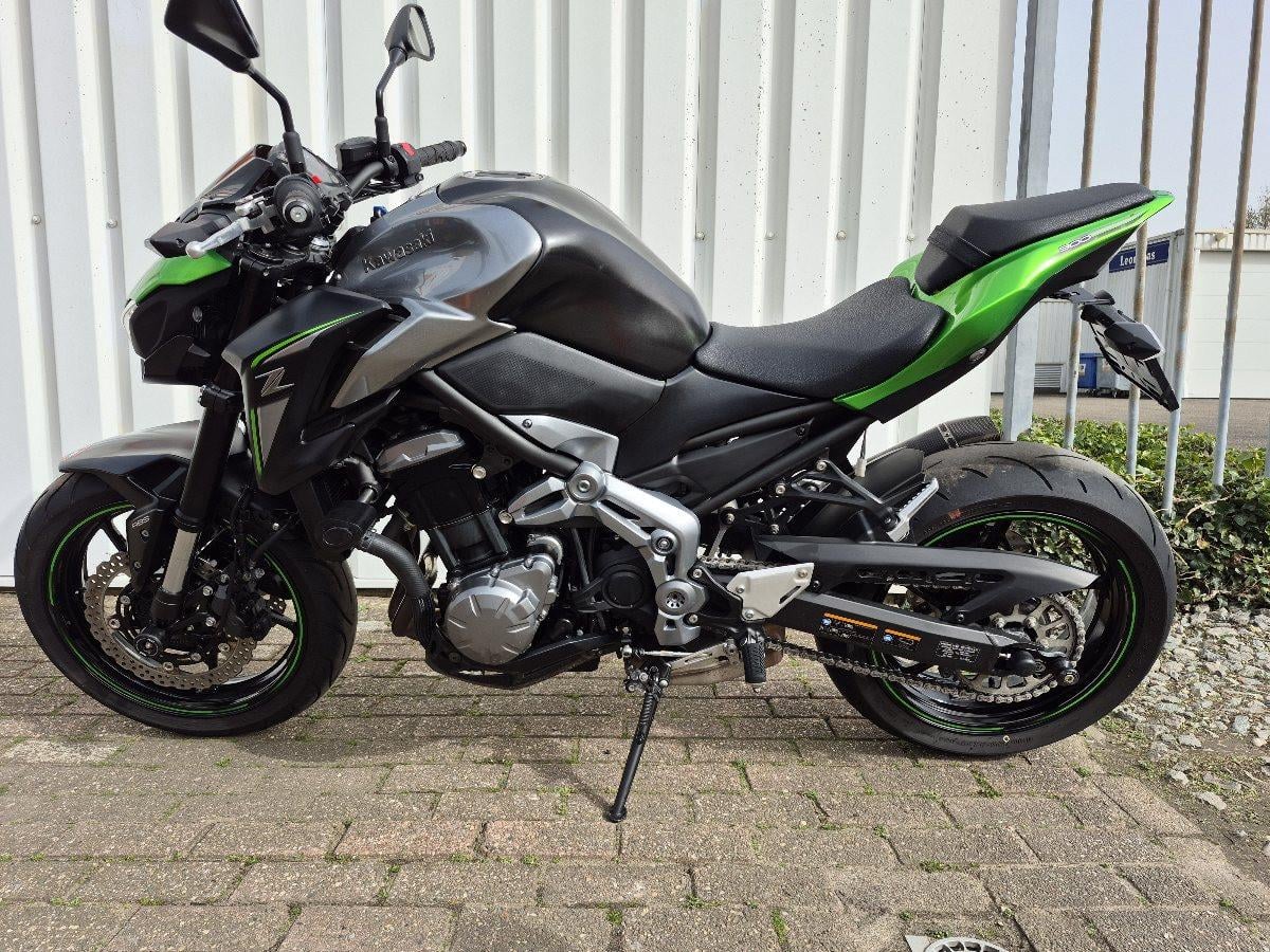 Kawasaki Z900 Akrapovic uit 2019, stoere naked bike