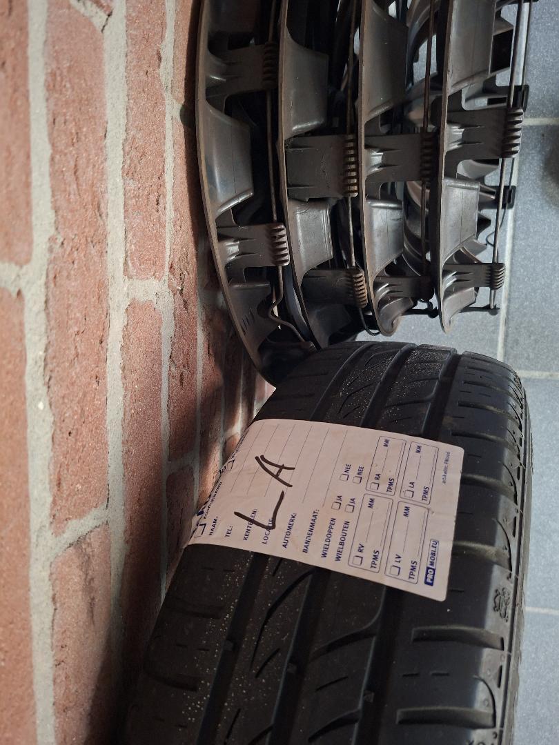 Complete set wielen / Complete wheel set (165/60 R14)