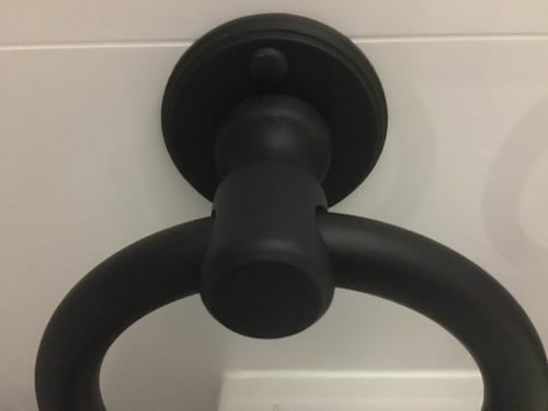 Twee mooie houten handdoekringen Diameter ring 20 cm. Antraciet/zwart