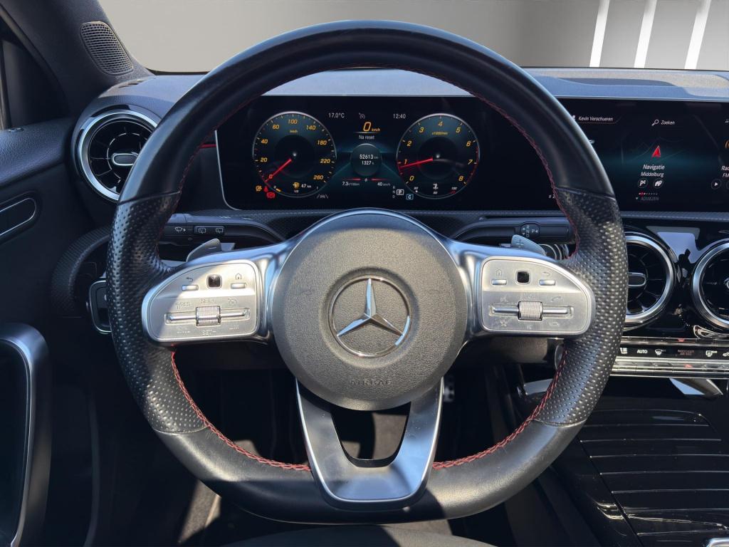Mercedes-Benz A-Klasse 180 business solution amg pano | stoelverwarming | 1