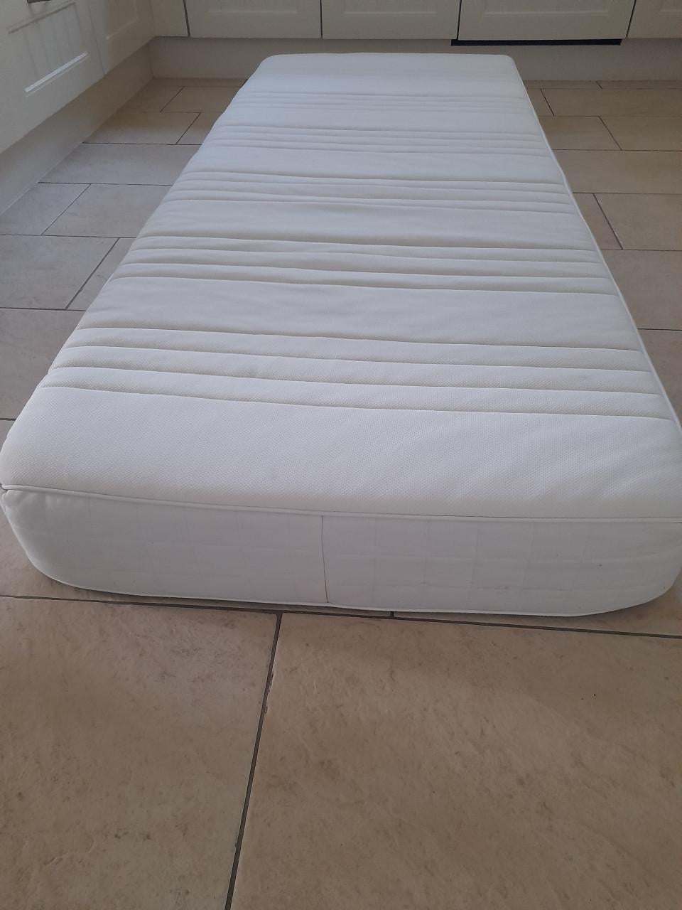 80 x 200 x 19 Matras (in goede nette staat)