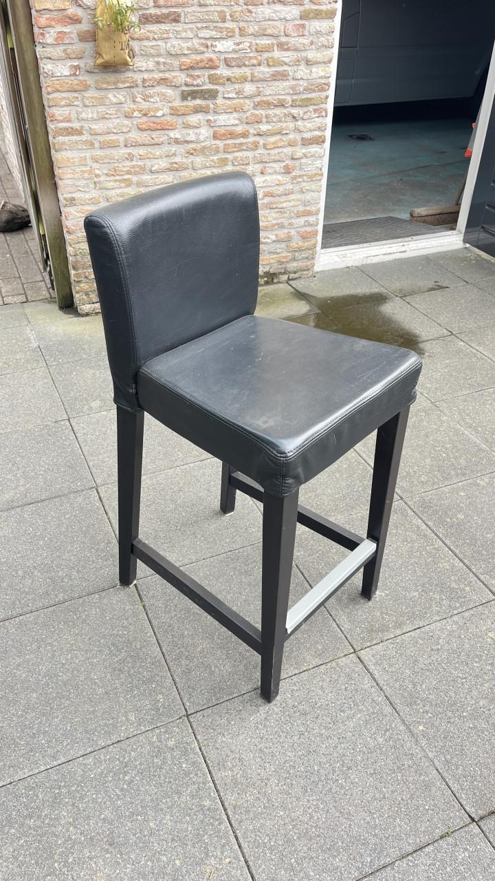 2 leren barkrukken