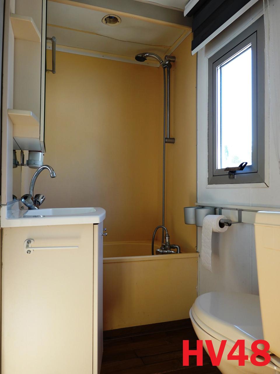 Betaalbare stacaravan met dubbel glas en 2 slaapkamers te koop
