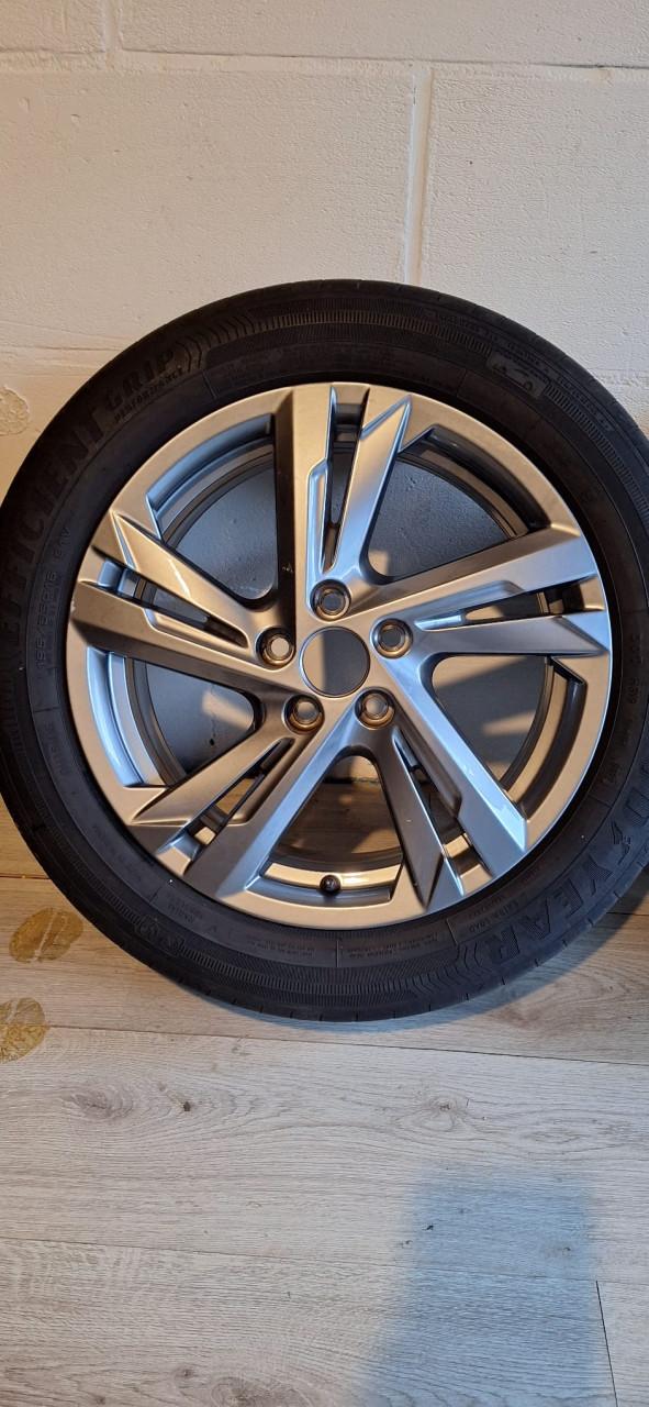 Originele 16'' Volkswagen Polo R line Valencia velgen/banden