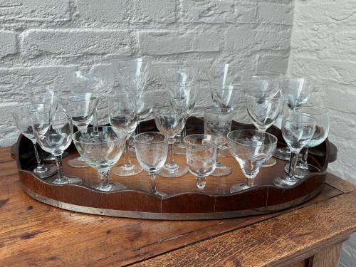 Antieke glaasjes met dienblad