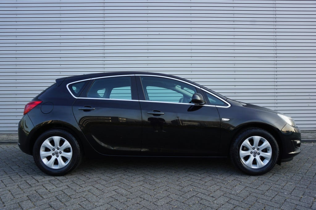 Opel Astra 1.4 turbo blitz - 1e eigenaar - airco / navi / cruise / elektr. 