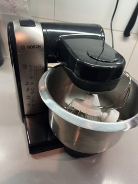 BOSCH Keukenmachine mixer deegkneder menger bijna niet gebruikt