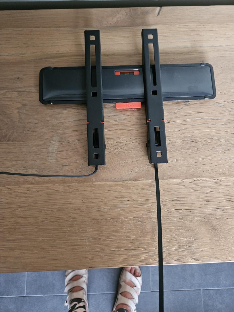 Tv met muursteun
