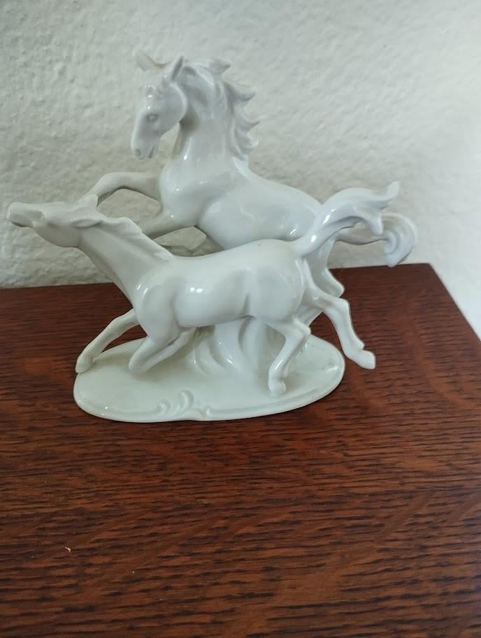 Porseleinen paarden