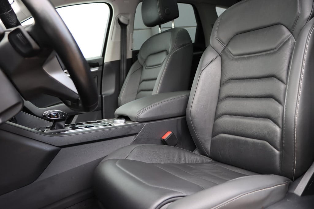 Volkswagen Touareg 3.0 tsi ehybrid 4motion elegance black style 380pk tiptr