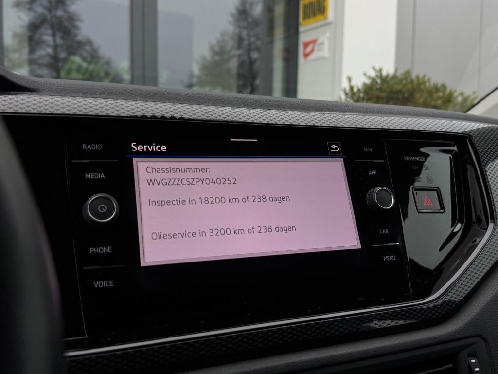 Volkswagen Taigo 1.0 tsi life business * carplay * stoelverwarming * pdc 2x