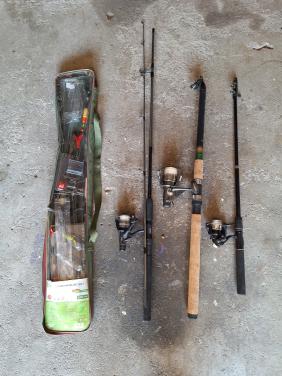 Compleet hengelset met o.a. 4 hengels met molens.