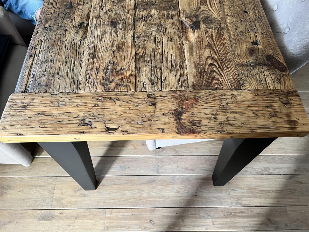 Robuuste houten eettafel 180x90x80
