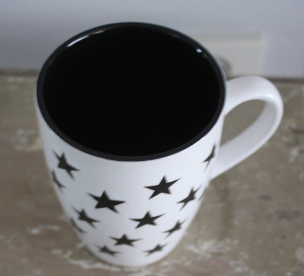 Kerst mok met zwarte sterren print