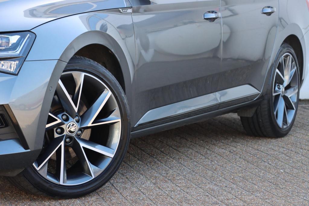 Skoda Superb combi 1.4 tsi iv sportline business 218pk dsg6 | memory | trek