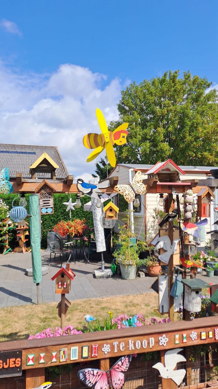 Maya de Bij met ronddraaiende Vleugels  en Allerhande Vogelhuisjes  te Koop