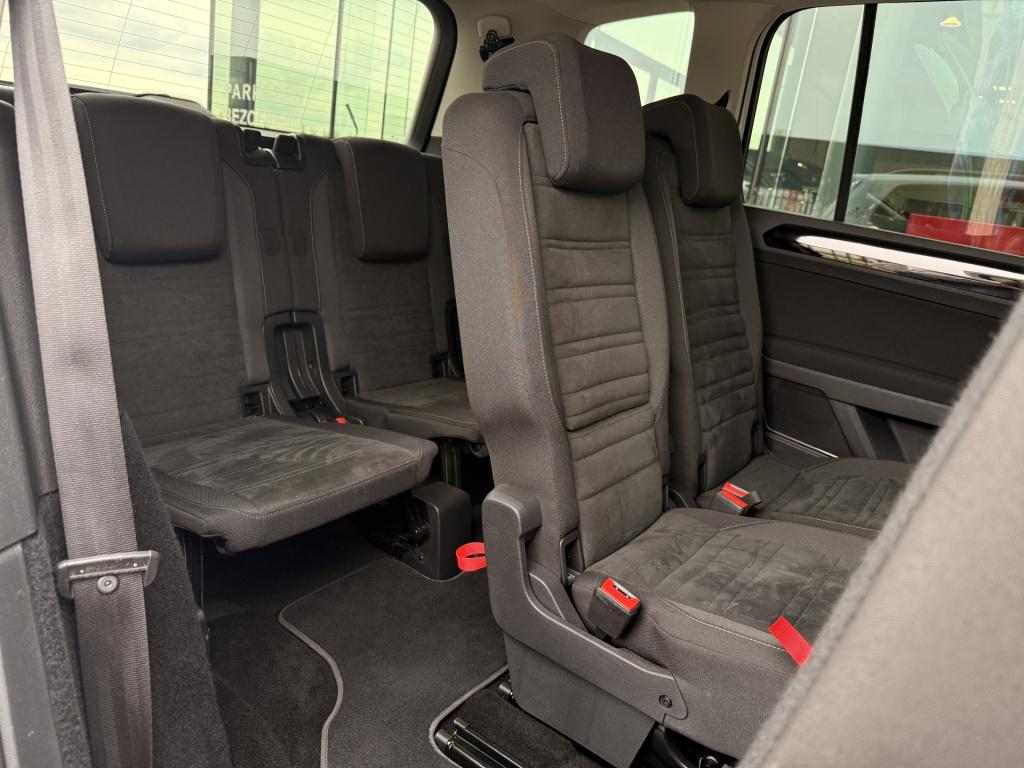 Volkswagen Touran 1.5 tsi highline business r 7p | acc | achteruitrijcamera