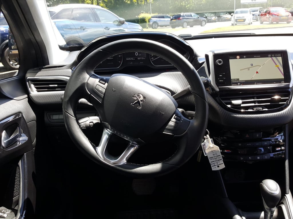 Peugeot 208 1.2 puretech 110pk 5d allure automaat6 navigatie | trekhaak | a