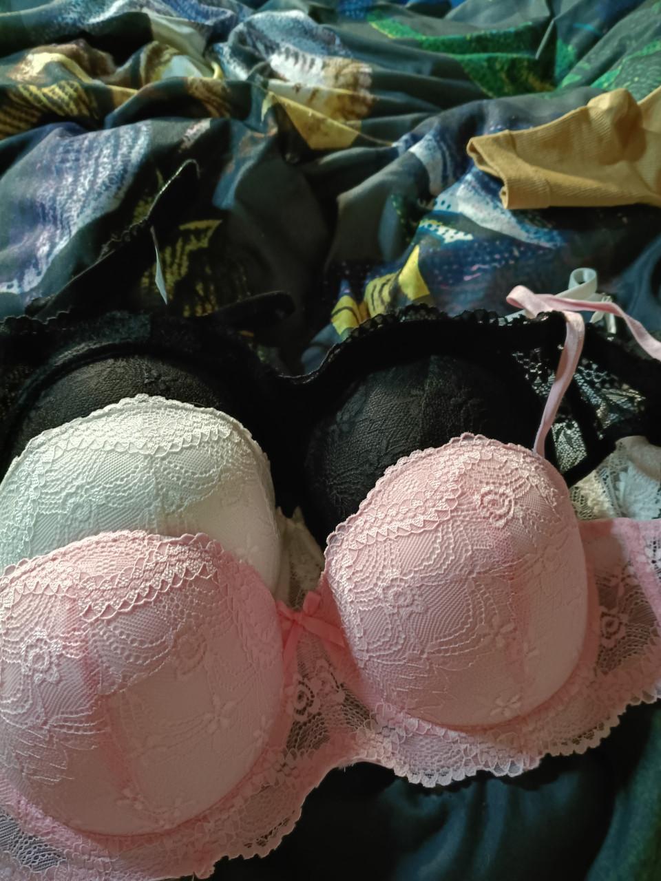 Te koop drie nieuwe bh 85B