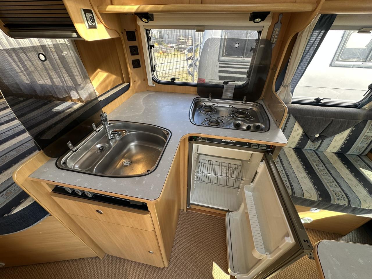 Snel weg! Dethleffs Advantage T5801 | frans bed | Zaterdag camperdag!