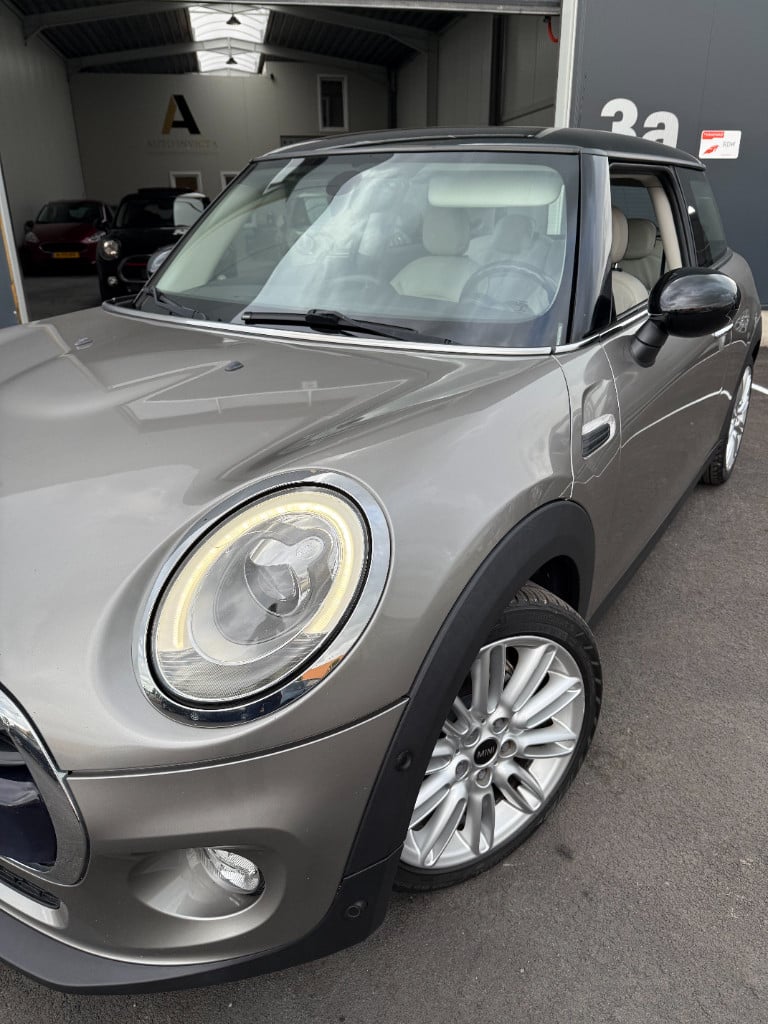 Mini Cooper 1.5 - chili - pano