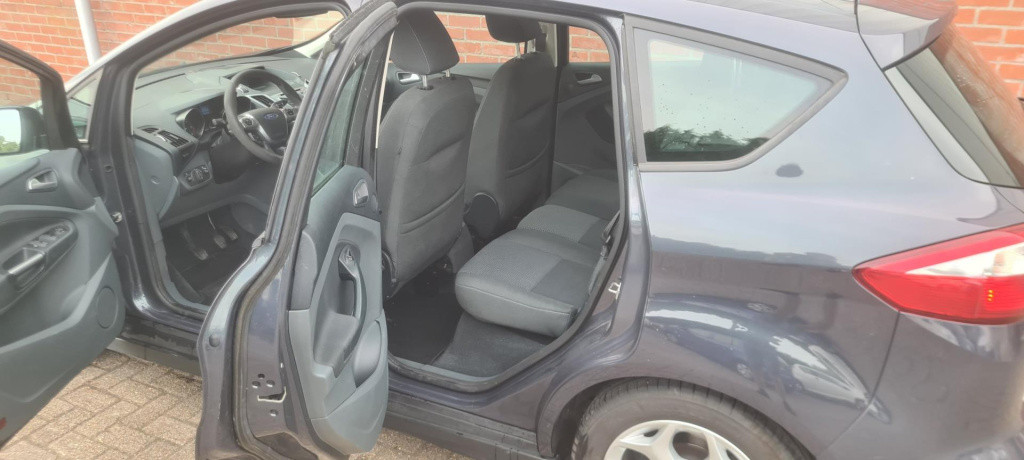 Ford C-max 1.6 tdci trend . dakdrager en set winterbanden bijgeleverd , gee