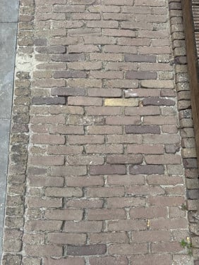 Oude gebakken klinkers